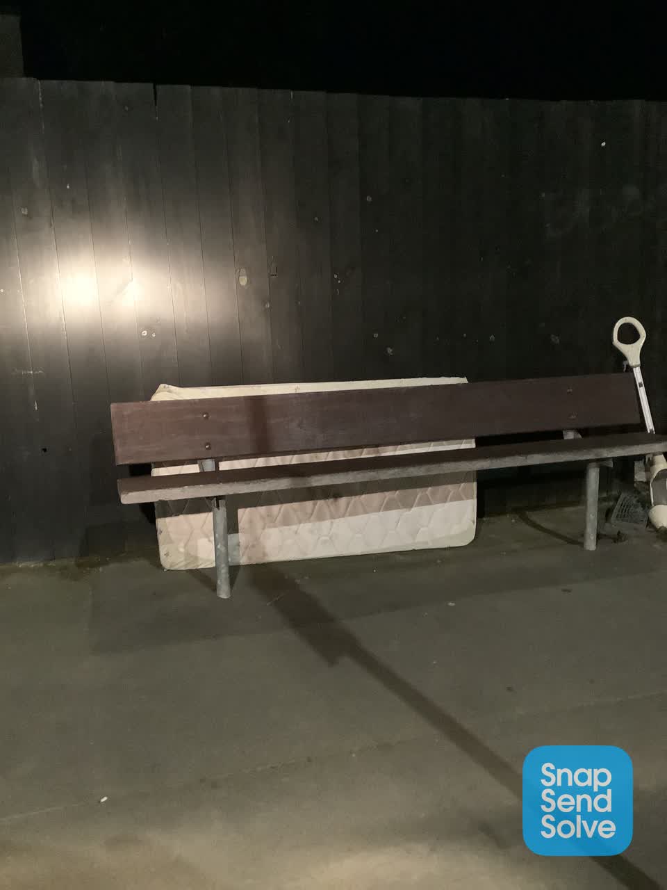 The photograph attached to this dumped rubbish report