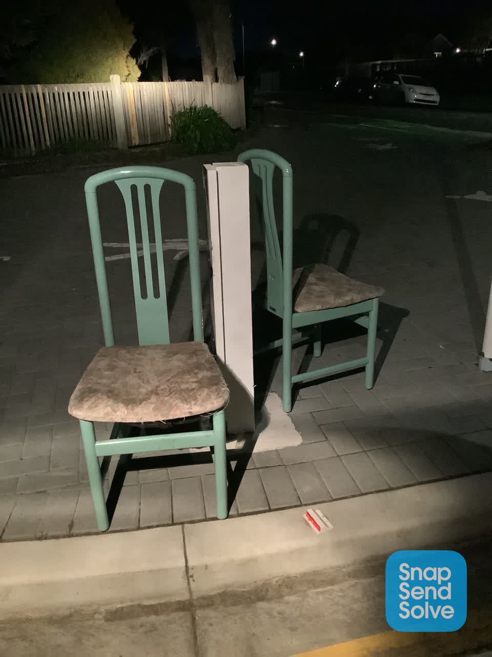 The photograph attached to this dumped rubbish report