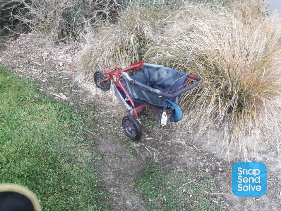 The photograph attached to this dumped rubbish report