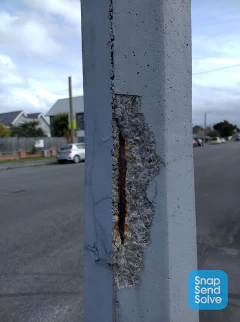 Damaged Street Light, a report photo