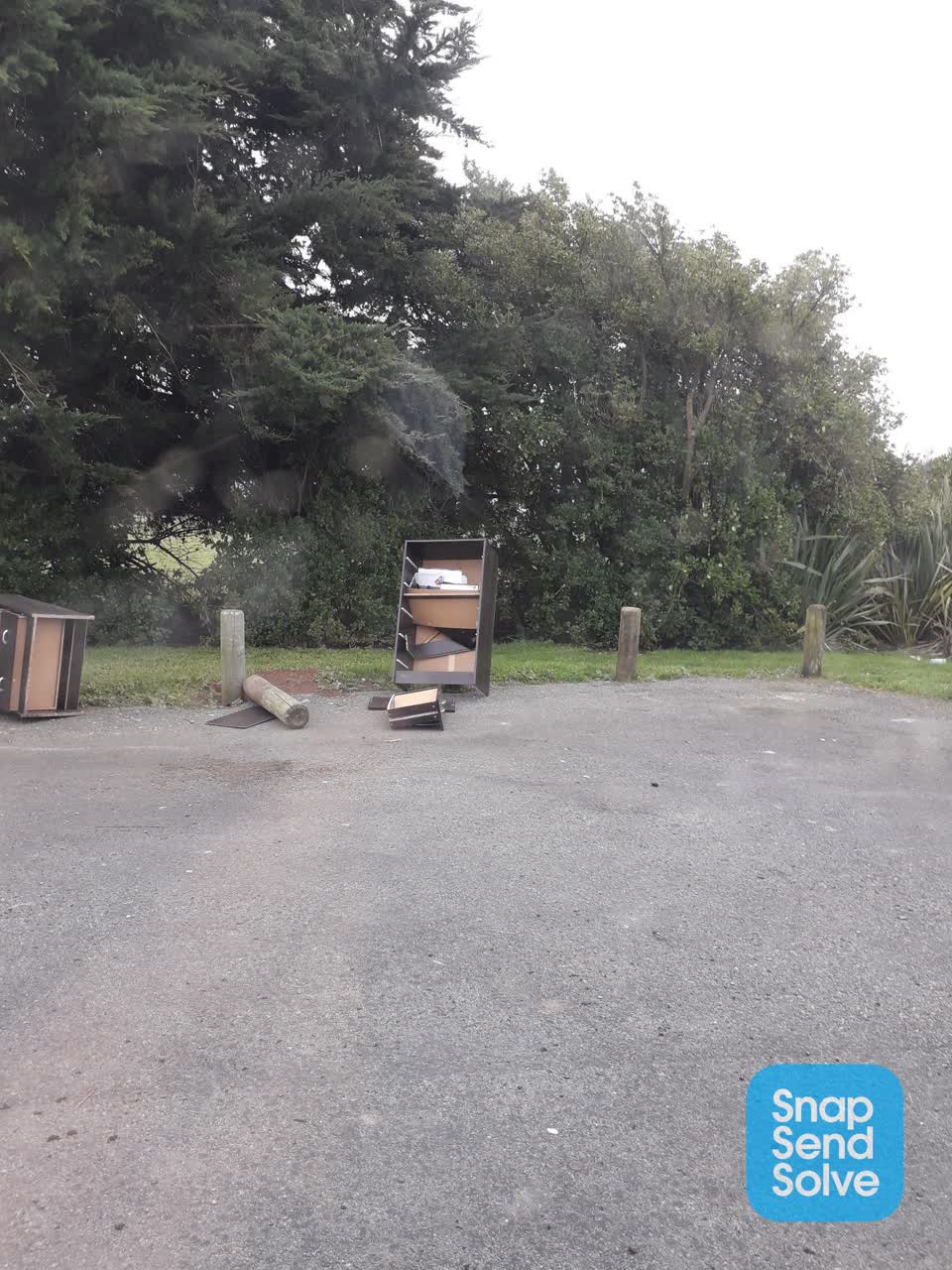 The photograph attached to this dumped rubbish report