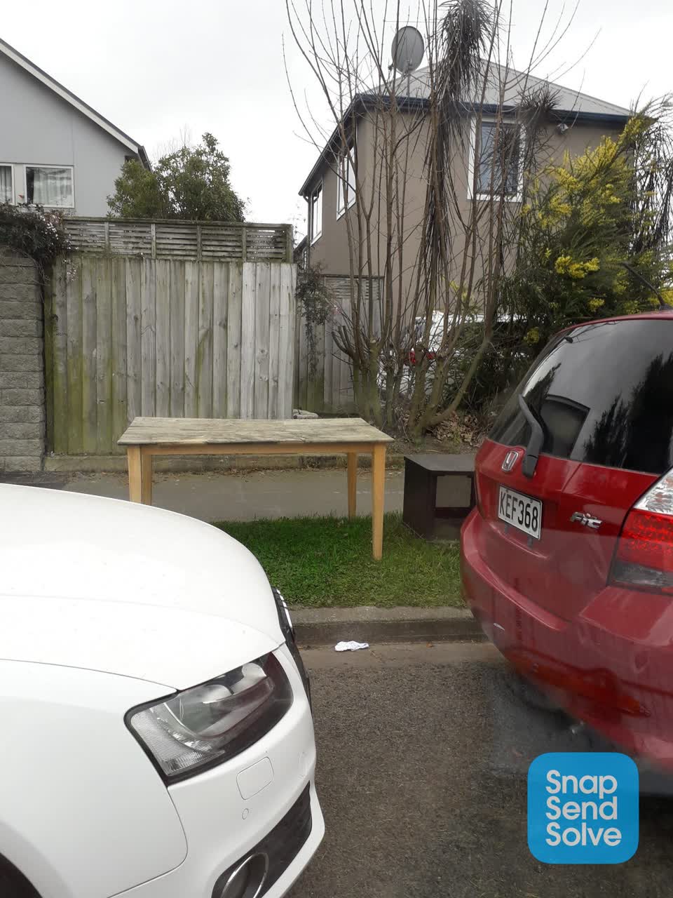 The photograph attached to this dumped rubbish report