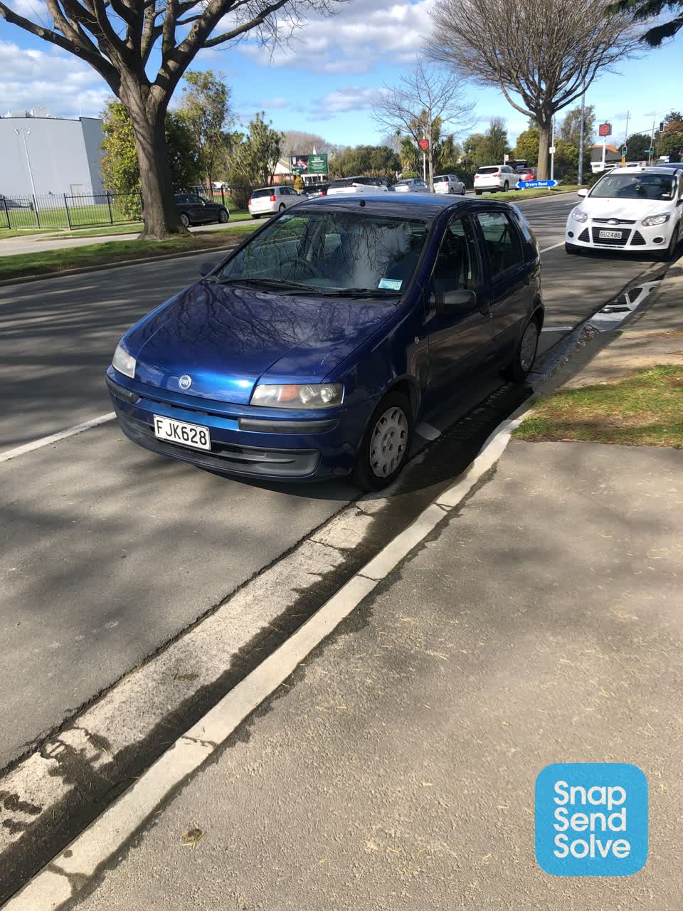 The photograph attached to this hazard, vehicle report