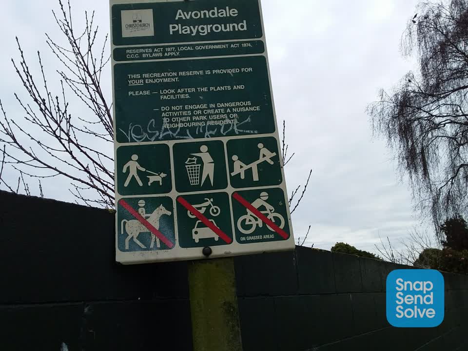 The photograph attached to this graffiti report