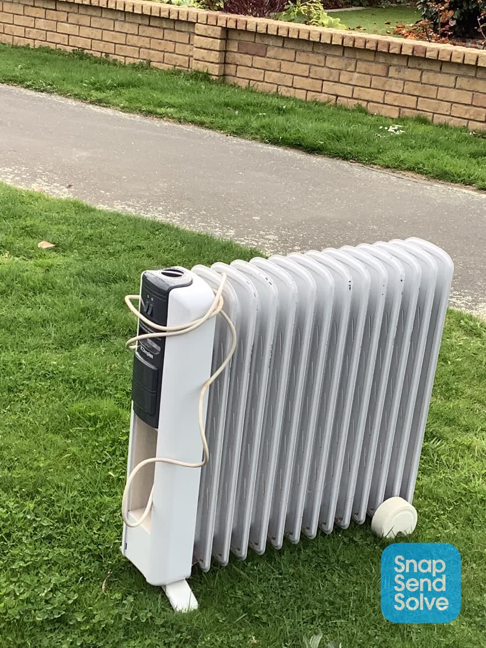The photograph attached to this dumped rubbish report