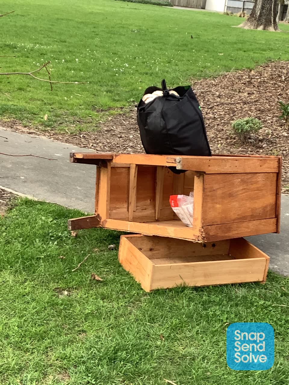 The photograph attached to this dumped rubbish report