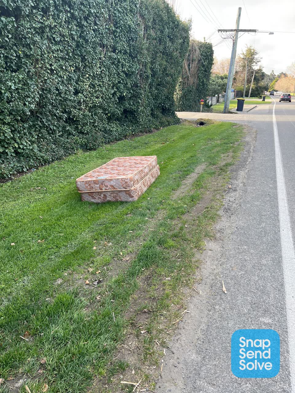 The photograph attached to this dumped rubbish report