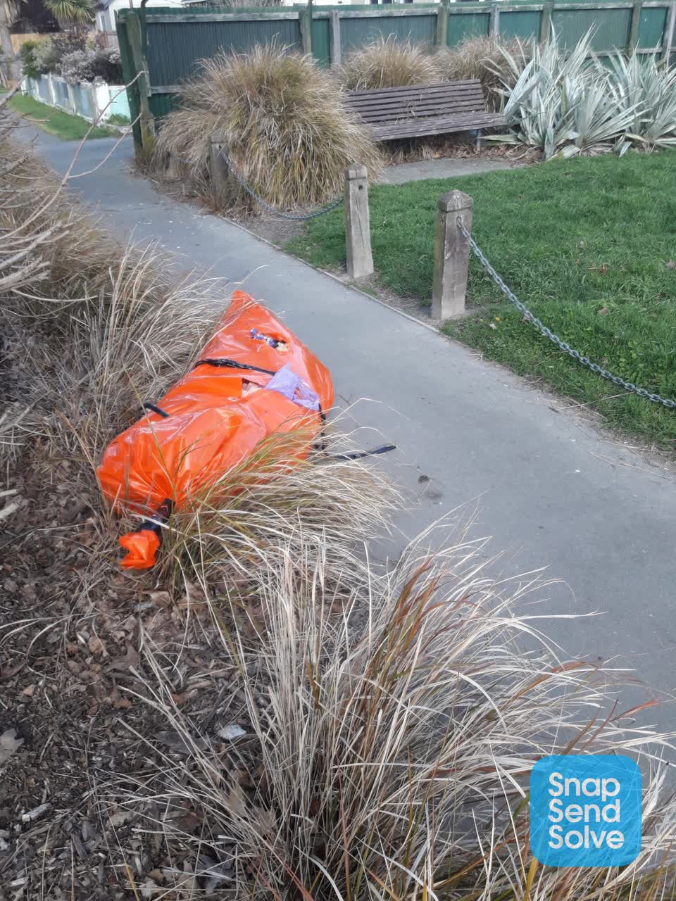 The photograph attached to this dumped rubbish report