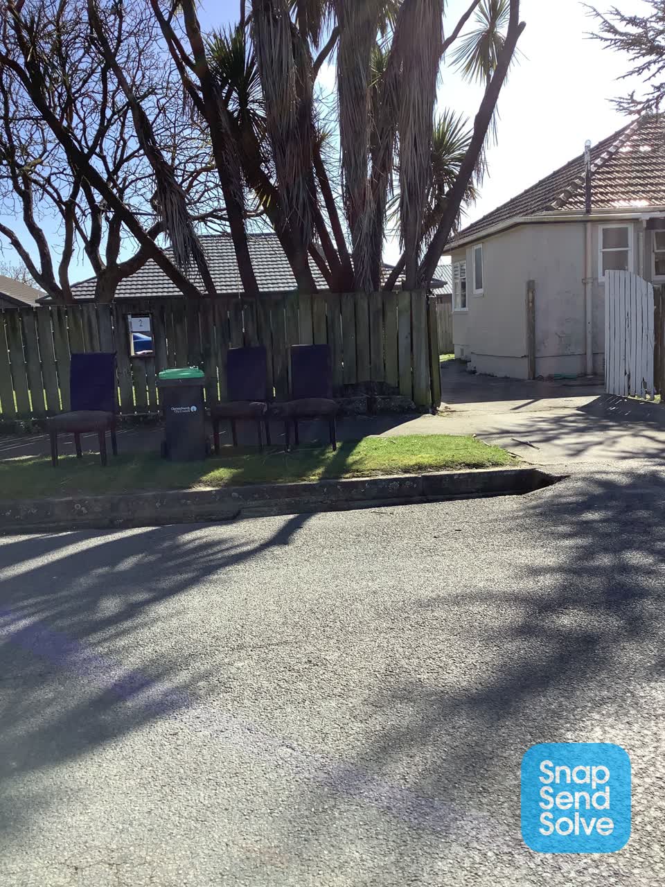 The photograph attached to this dumped rubbish report