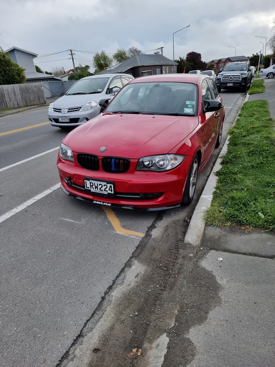 The photograph attached to this hazard, vehicle report