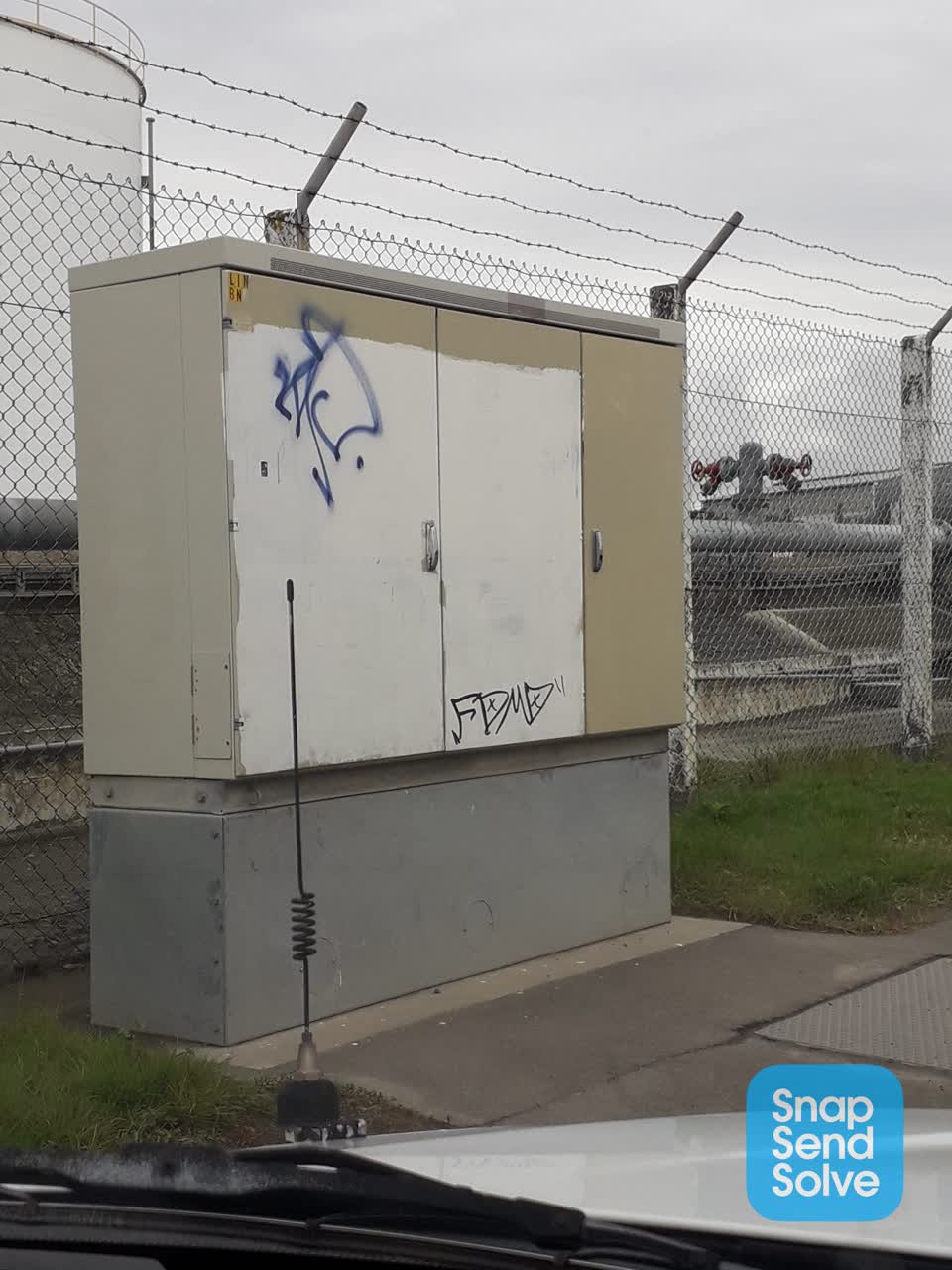 The photograph attached to this graffiti report