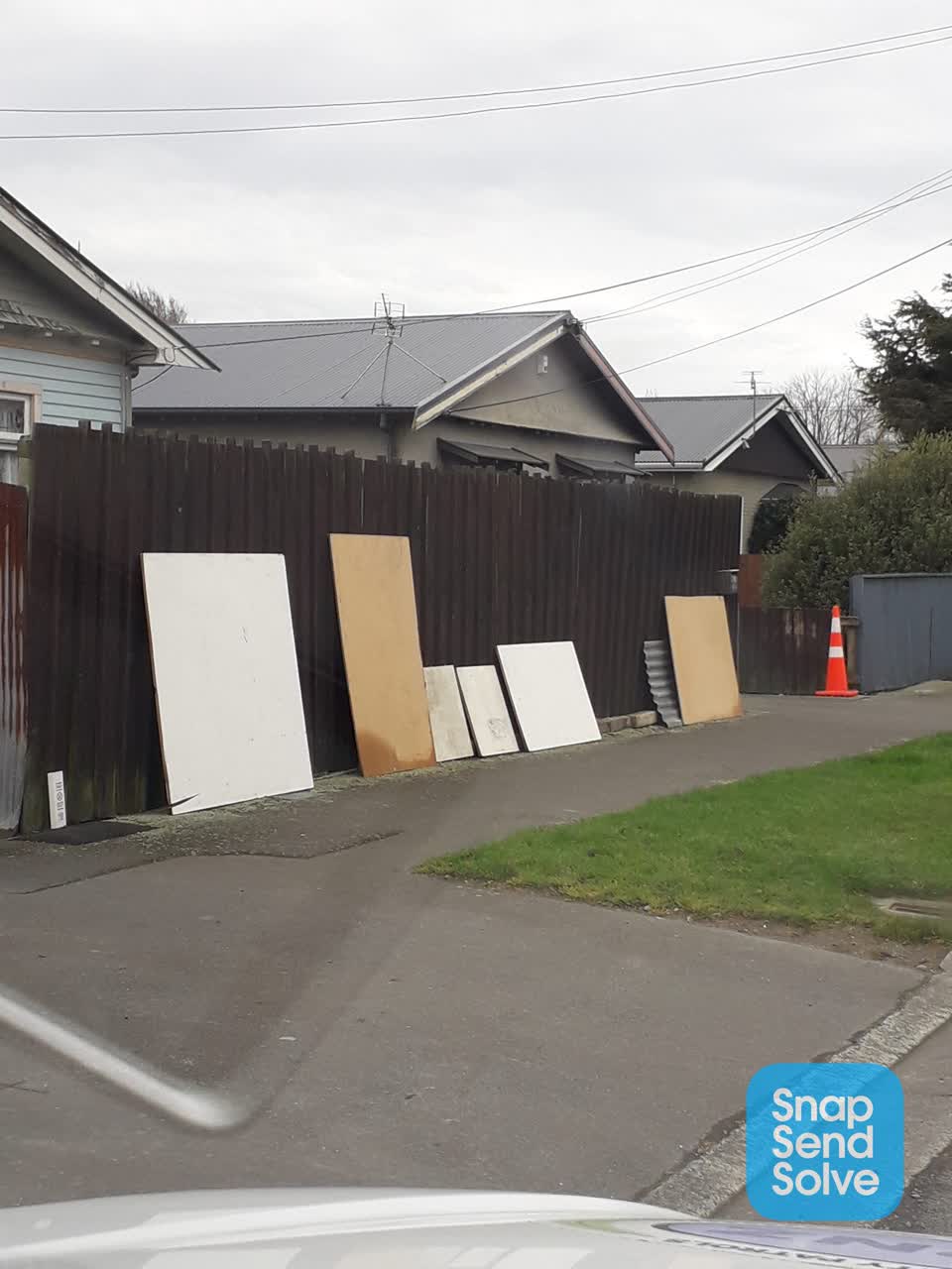 The photograph attached to this dumped rubbish report