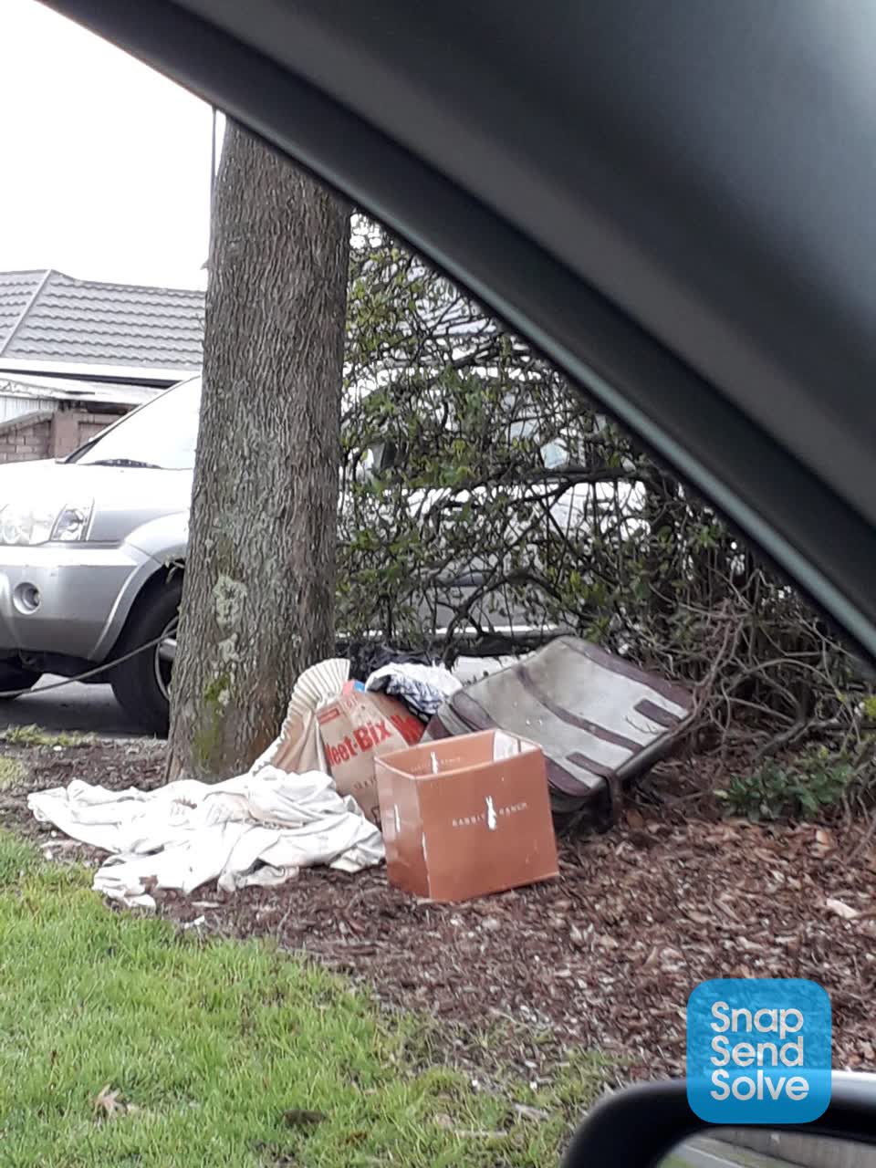 The photograph attached to this dumped rubbish report