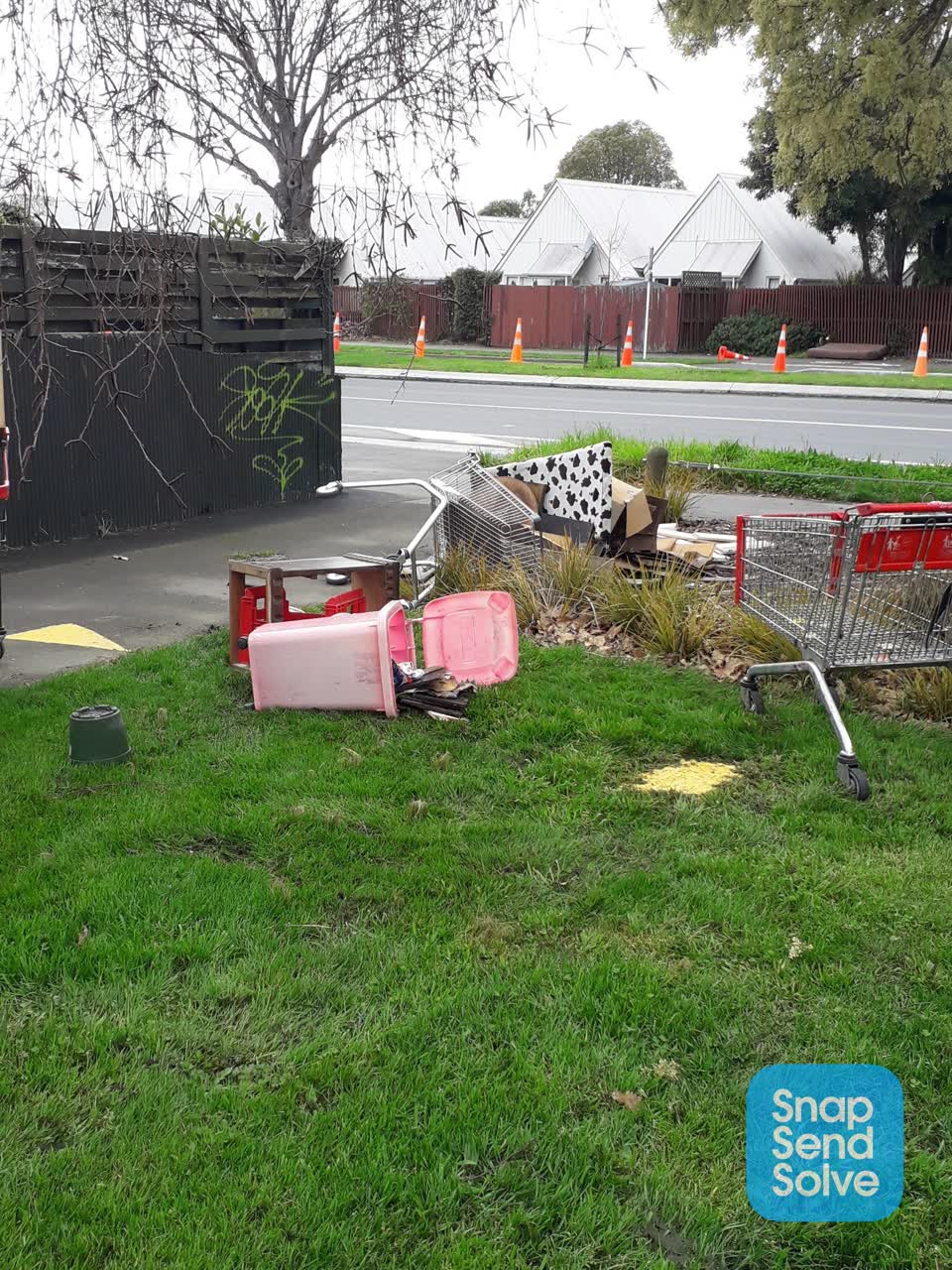The photograph attached to this dumped rubbish report