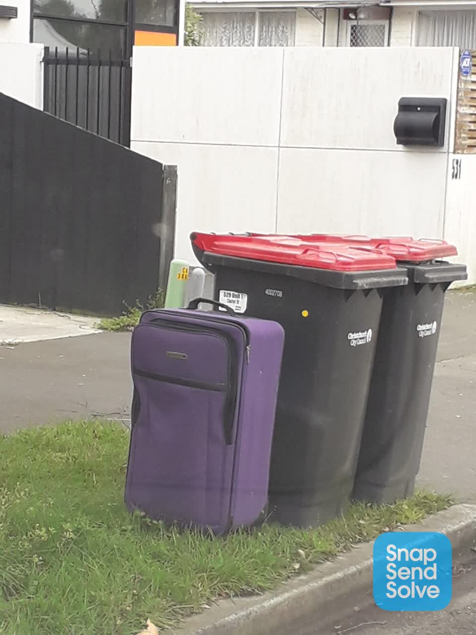 The photograph attached to this dumped rubbish report