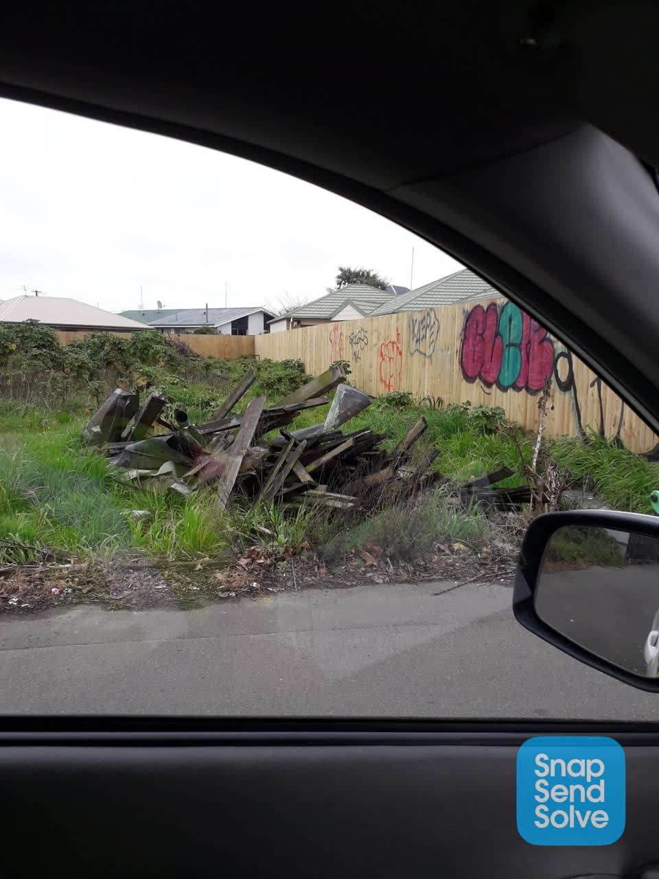 The photograph attached to this dumped rubbish report