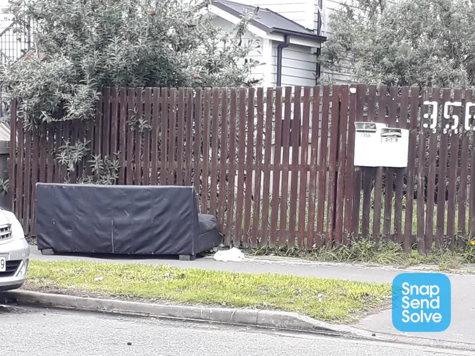 The photograph attached to this dumped rubbish report