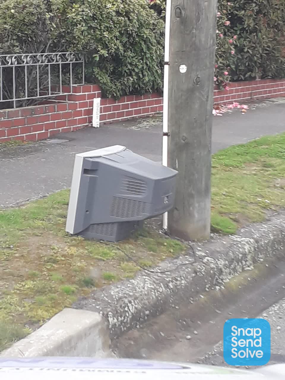The photograph attached to this dumped rubbish report