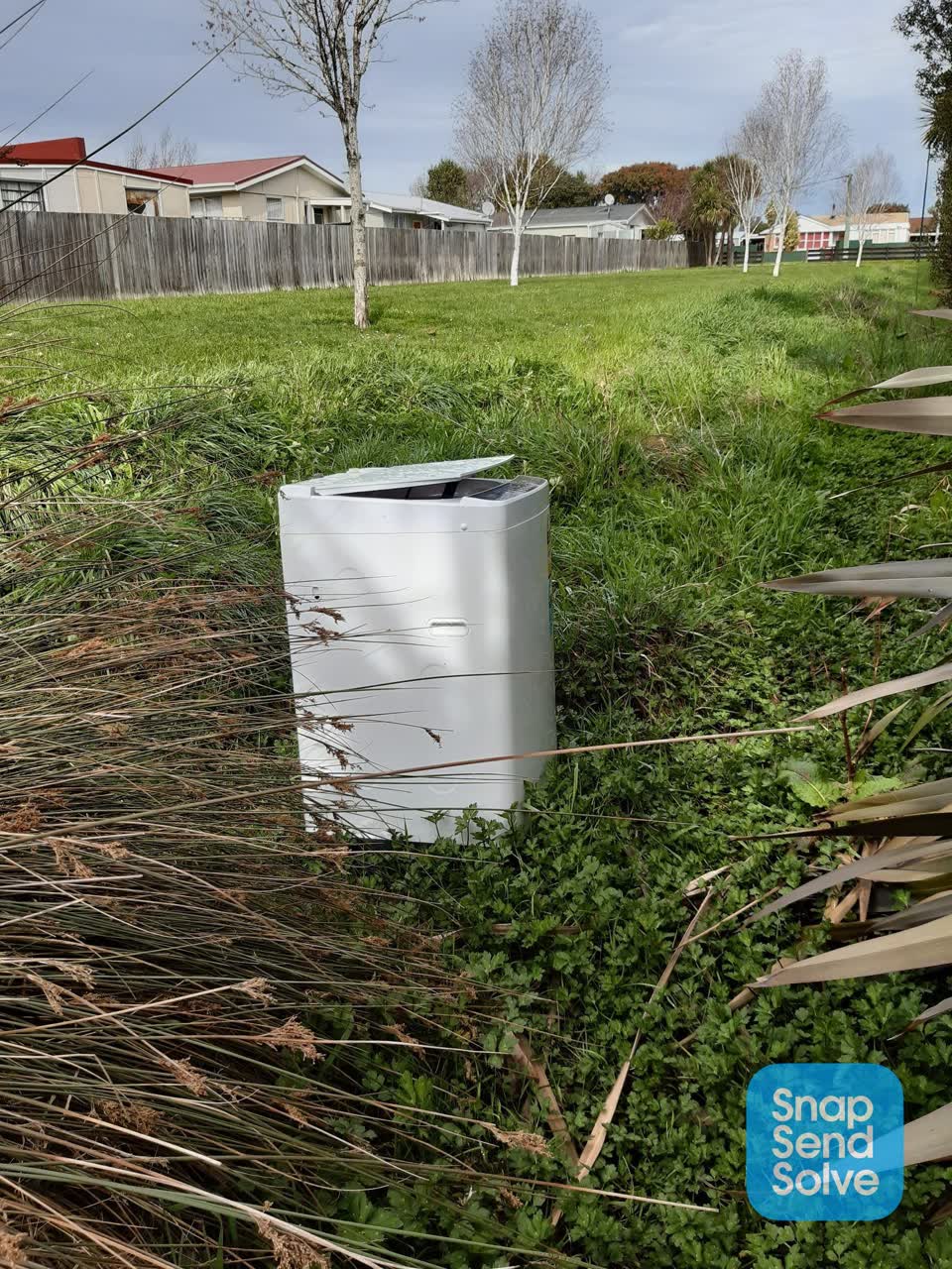 The photograph attached to this dumped rubbish report