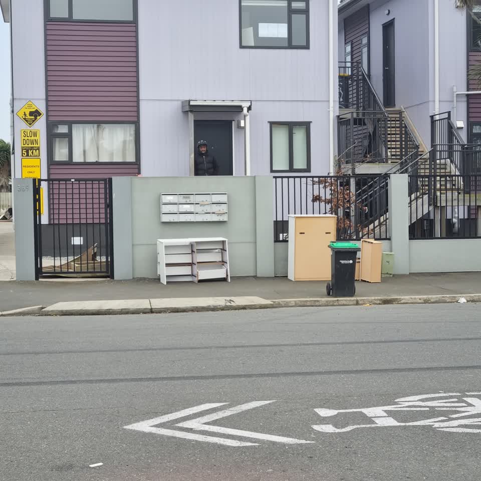 The photograph attached to this dumped rubbish report