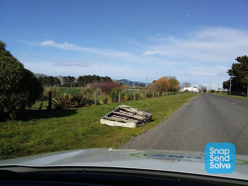 The photograph attached to this dumped rubbish report
