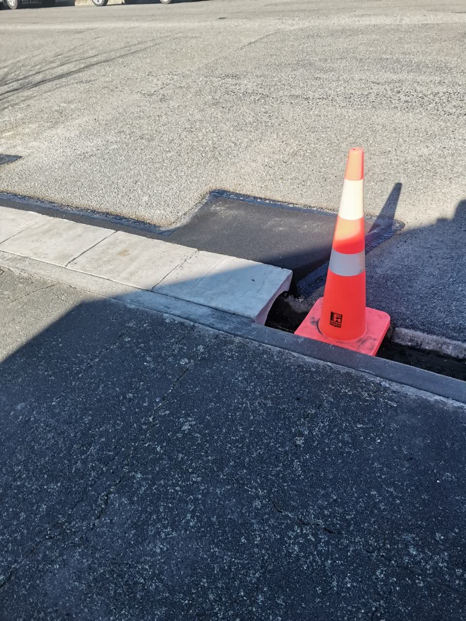 The photograph attached to this road signage report