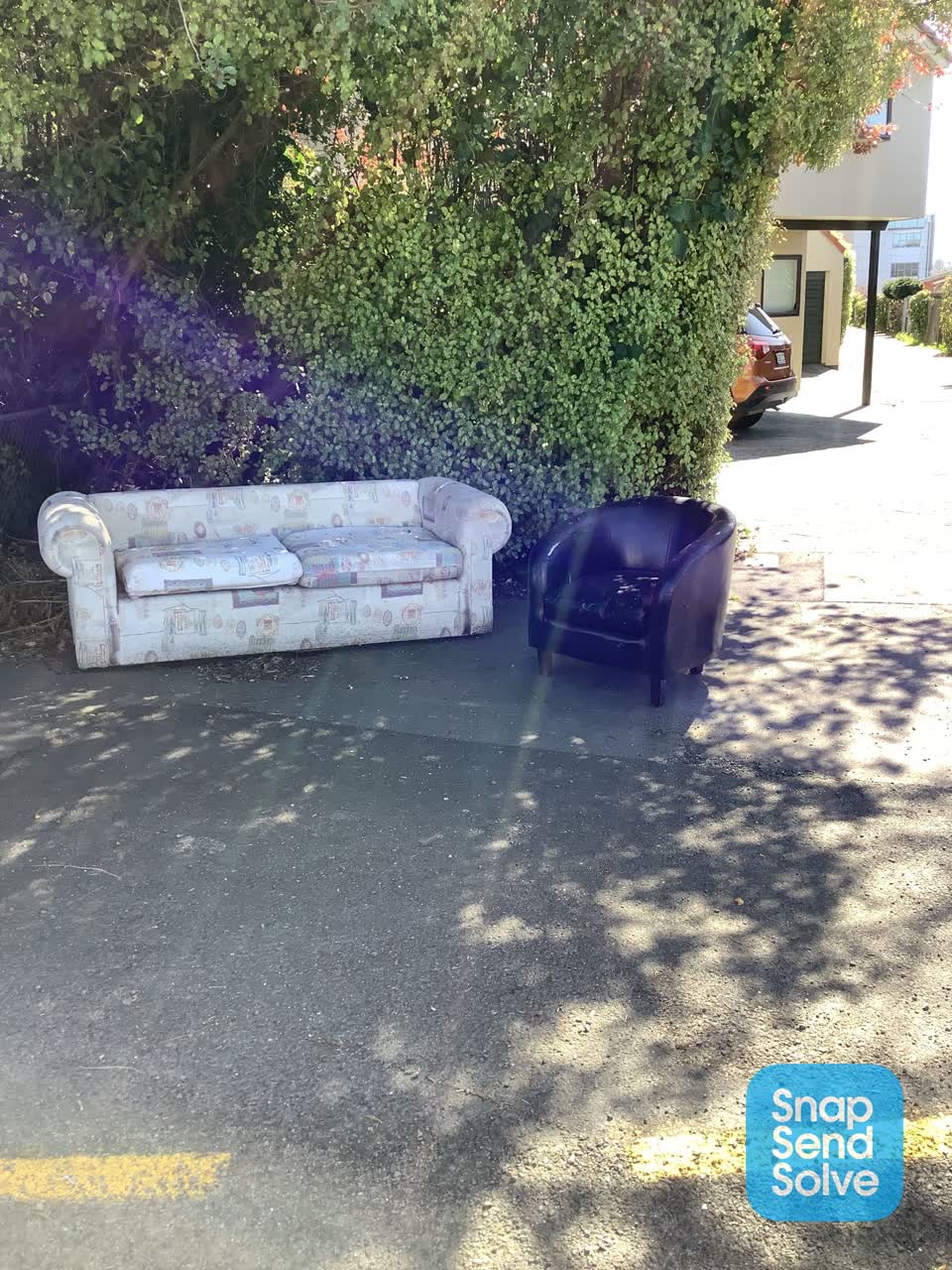 The photograph attached to this dumped rubbish report