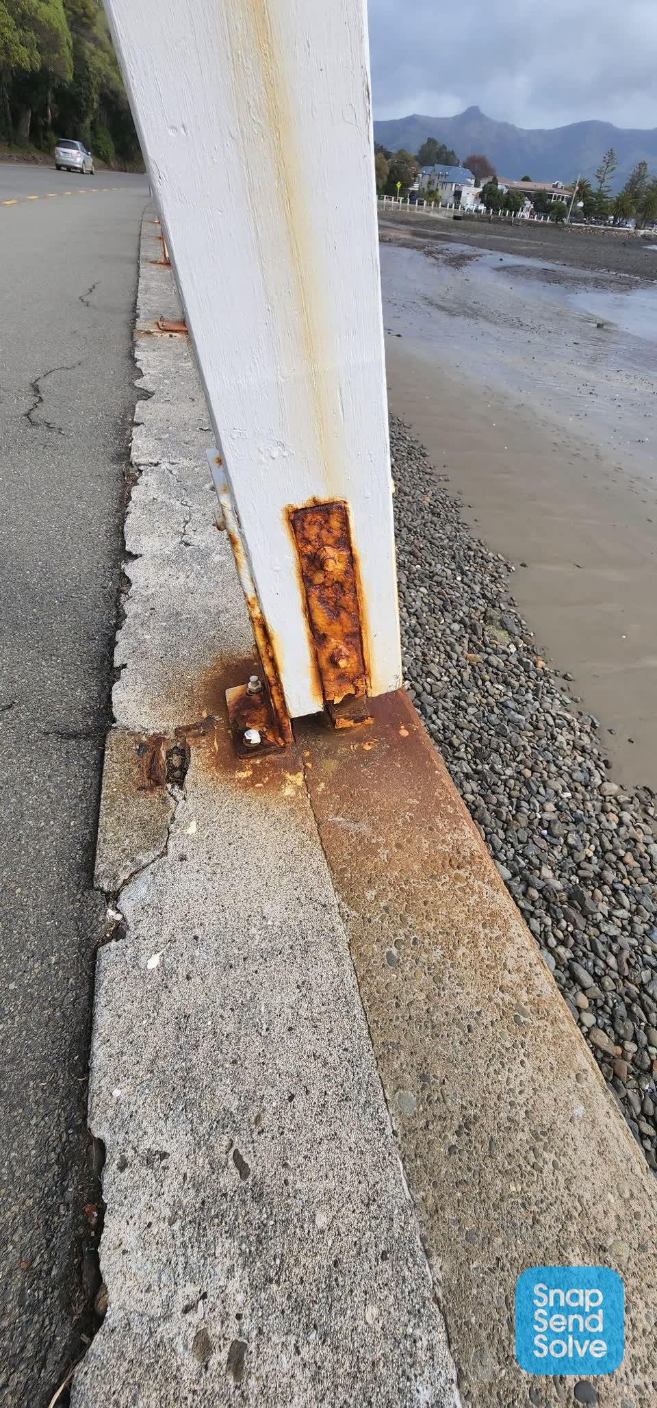 The photograph attached to this vandalism - general report