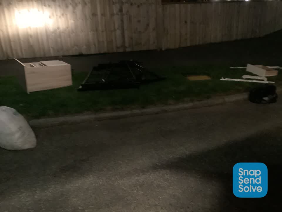 The photograph attached to this dumped rubbish report