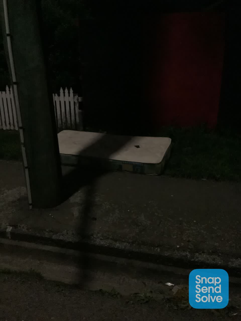 The photograph attached to this dumped rubbish report