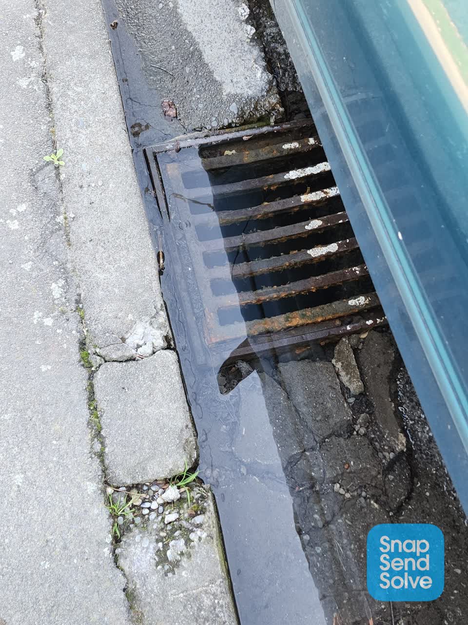 The photograph attached to this street gutters / storm water report