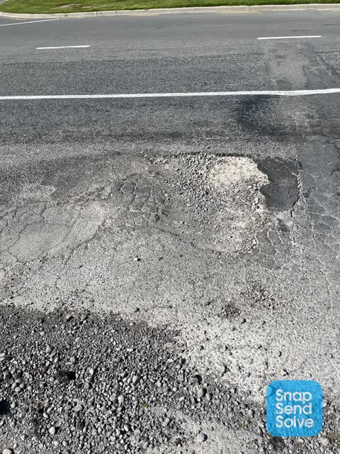 Pothole, a report photo