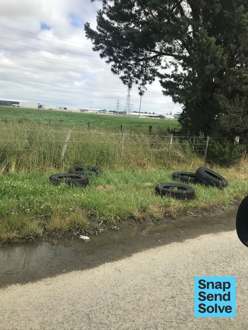 The photograph attached to this dumped rubbish report