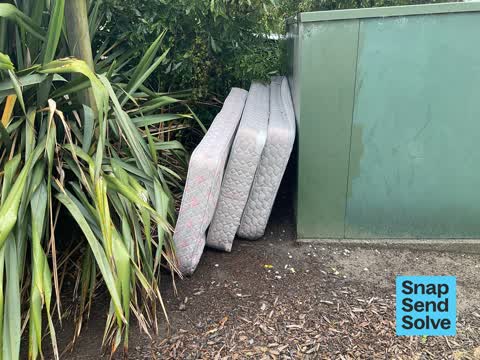 Dumped Rubbish, a report photo