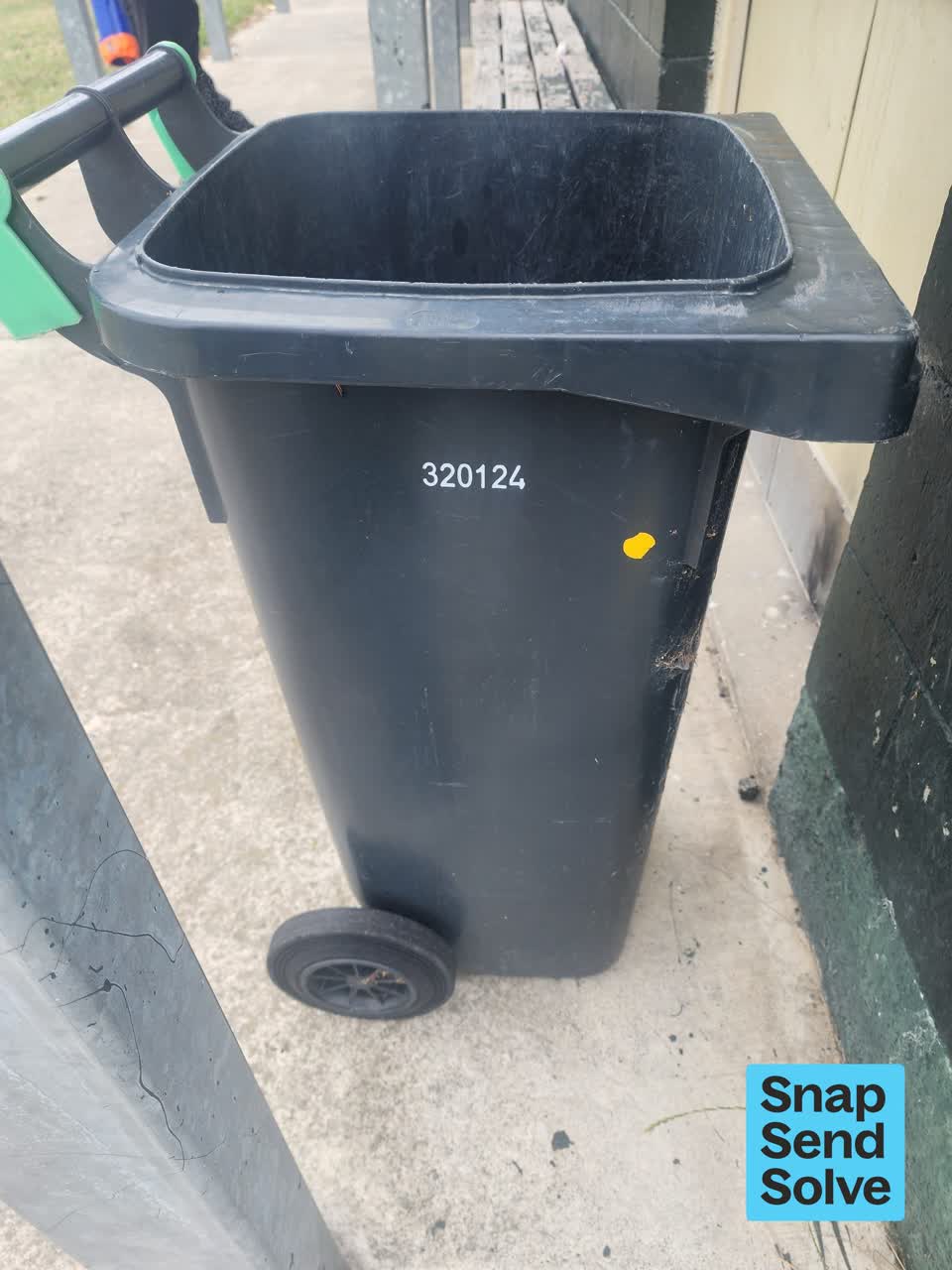 The photograph attached to this rubbish and bins - general report
