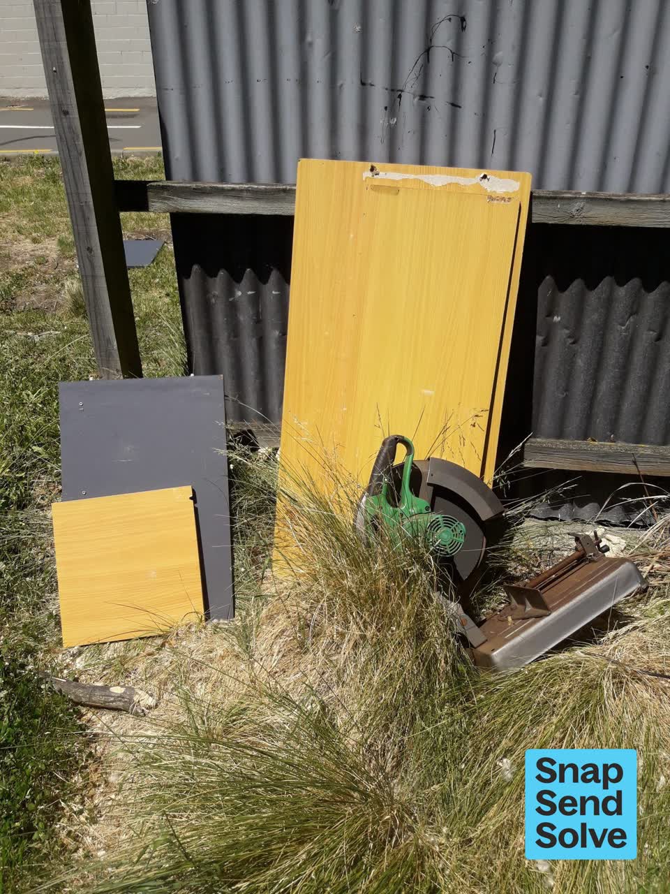 The photograph attached to this dumped rubbish report