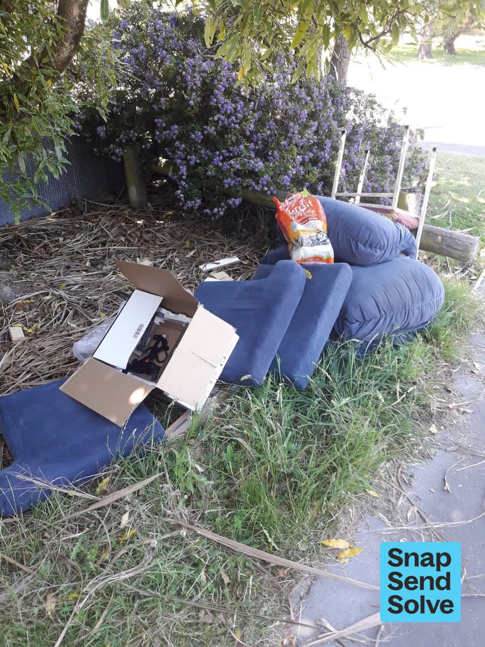 The photograph attached to this dumped rubbish report