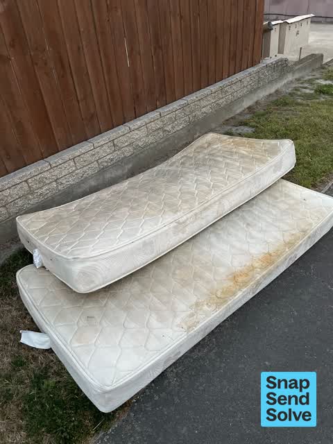 Dumped Rubbish, a report photo