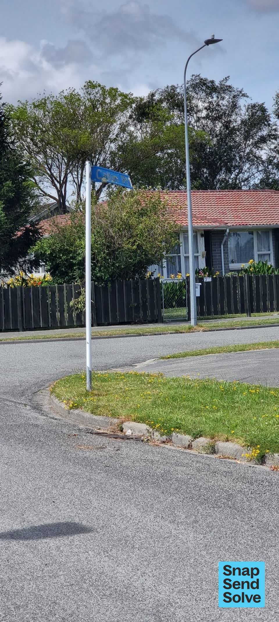 The photograph attached to this damaged street sign report