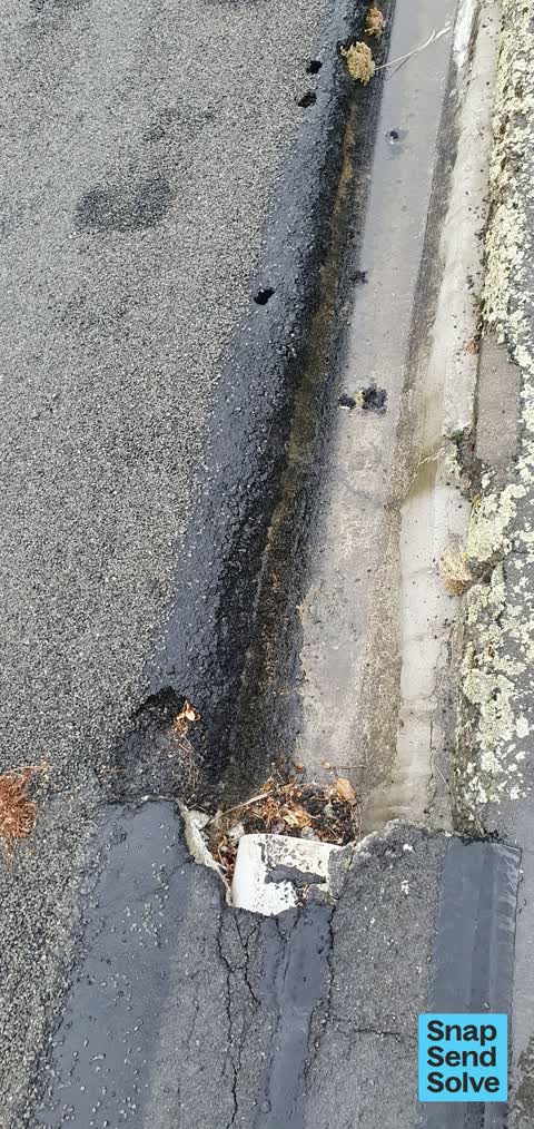 Pothole, a report photo