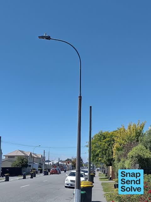 Damaged Street Light, a report photo