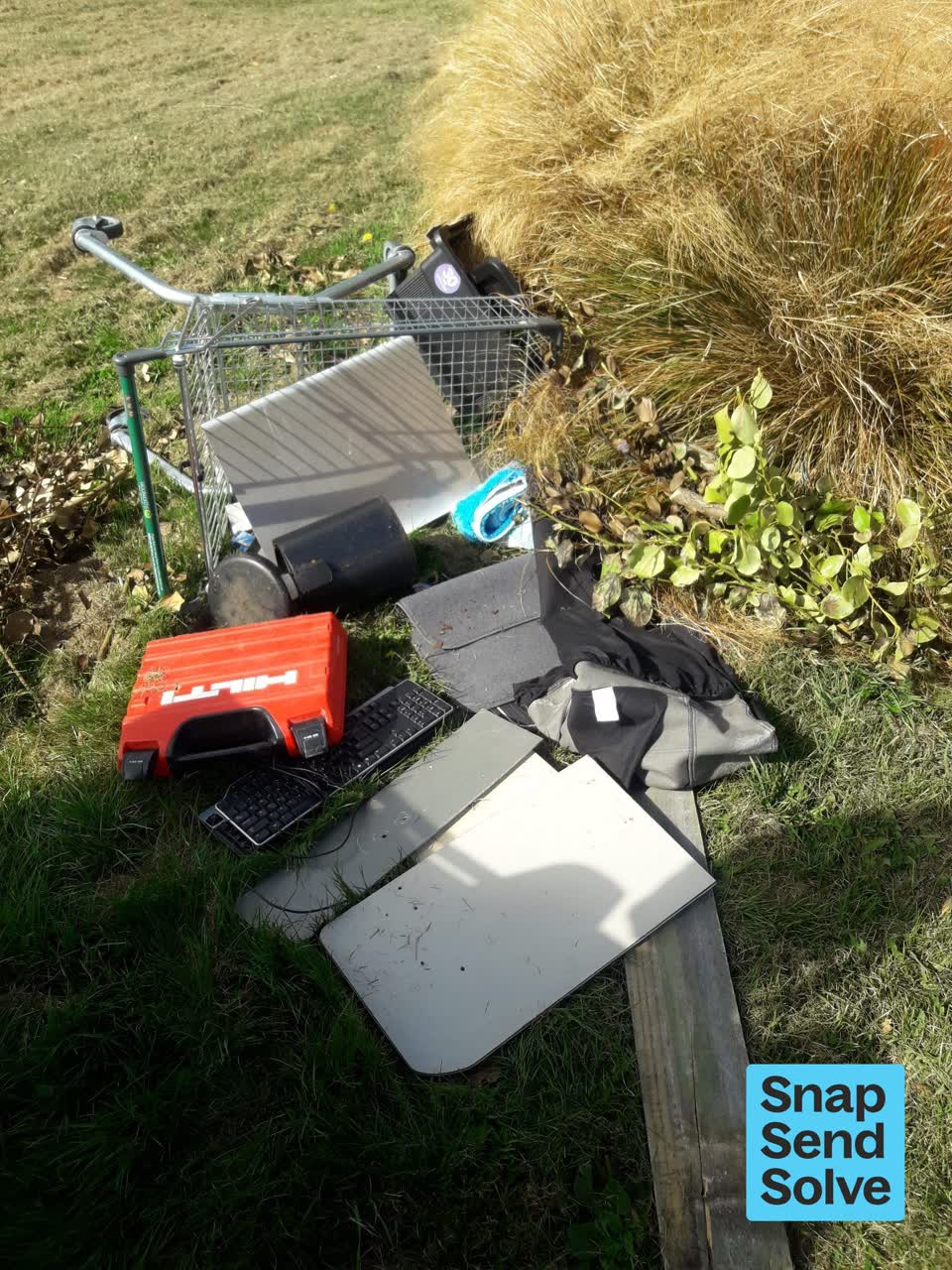 The photograph attached to this dumped rubbish report