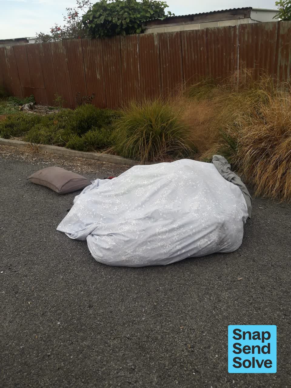 The photograph attached to this dumped rubbish report