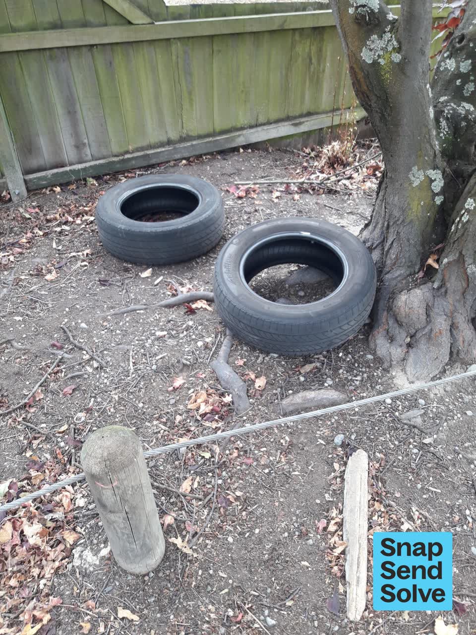 The photograph attached to this dumped rubbish report