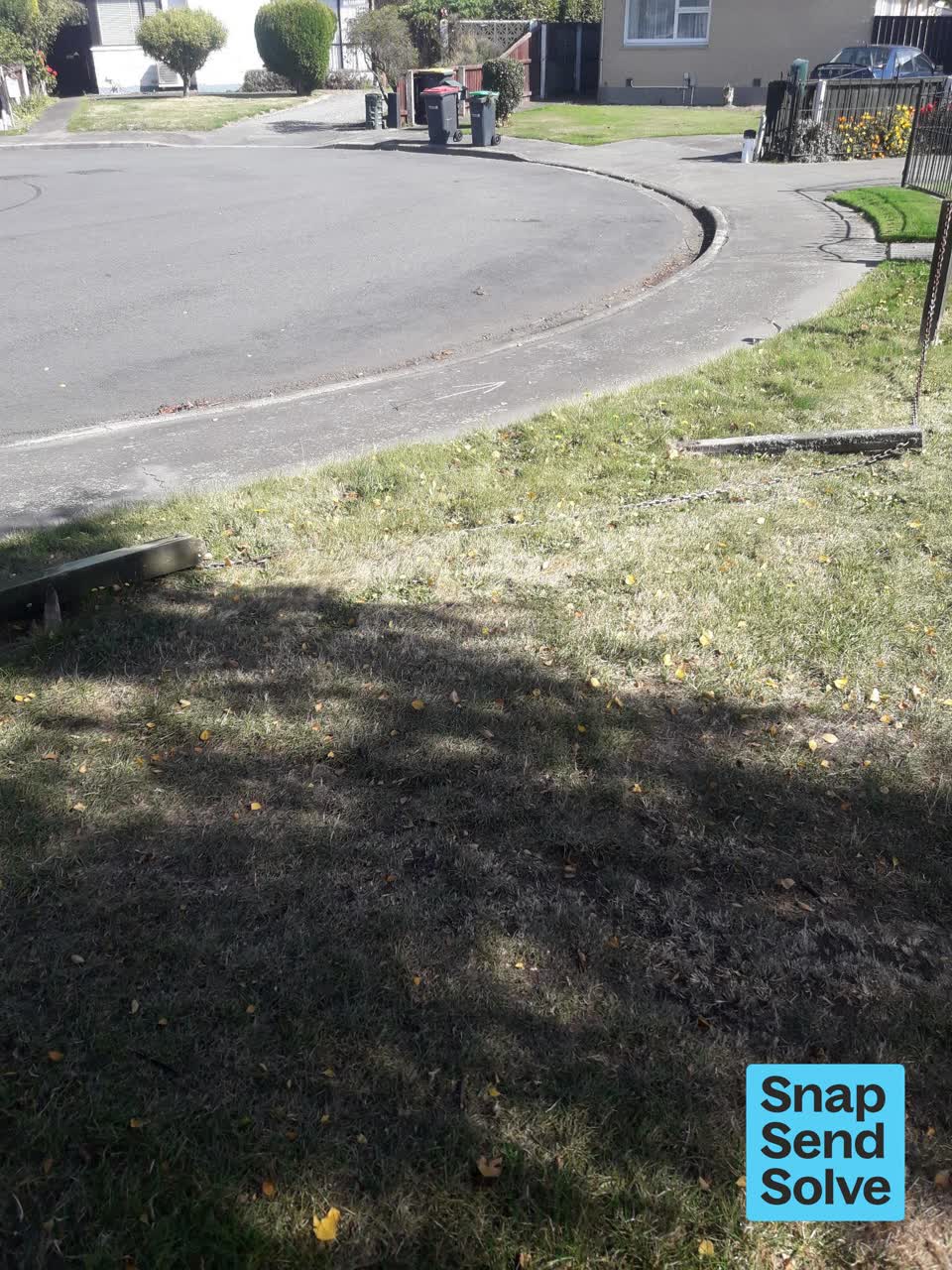 The photograph attached to this vandalism - general report