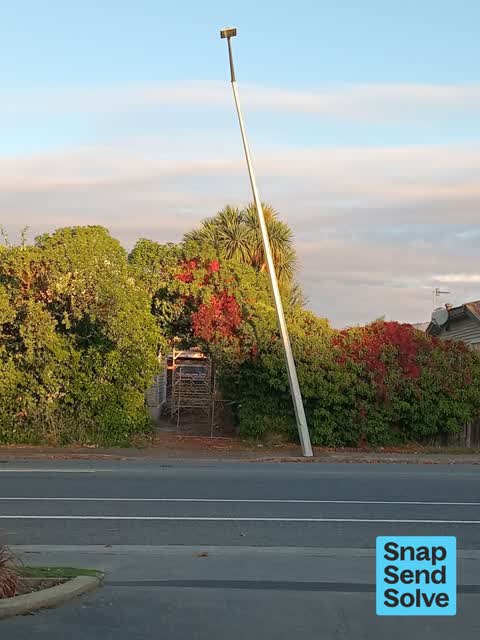 Damaged Street Light, a report photo