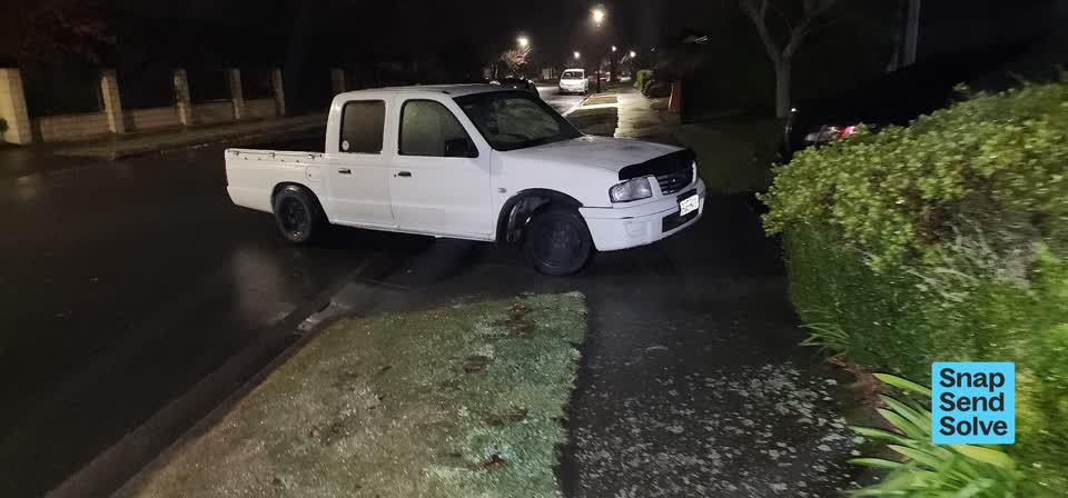 The photograph attached to this hazard, vehicle report