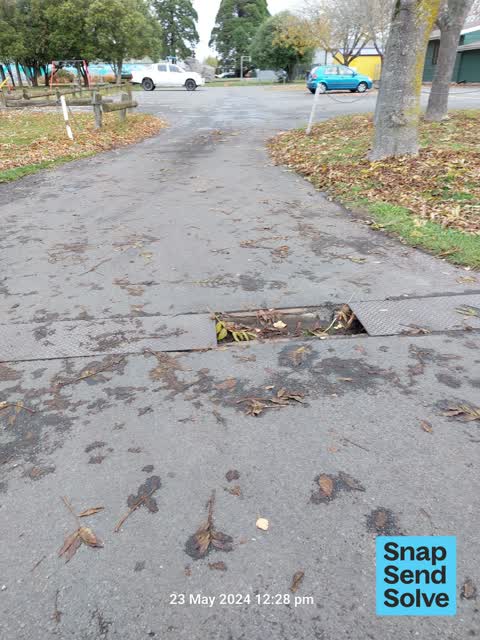 Pavement - Damaged, a report photo