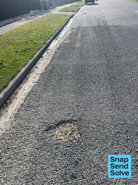 Pothole, a report photo