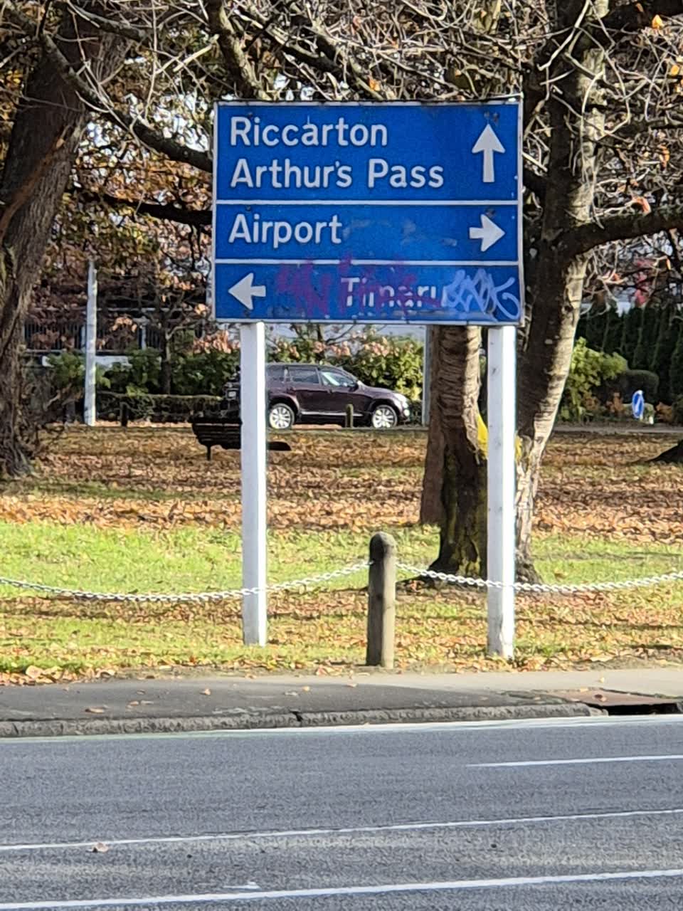 The photograph attached to this graffiti somewhere else report